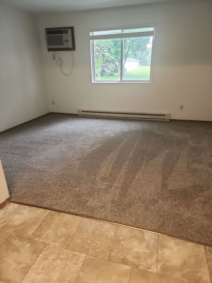 Montgomery Apartment: 455 N Welco Dr - T1