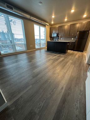 1 Bedroom 1 Bath + Den w/ Balcony – photo 1