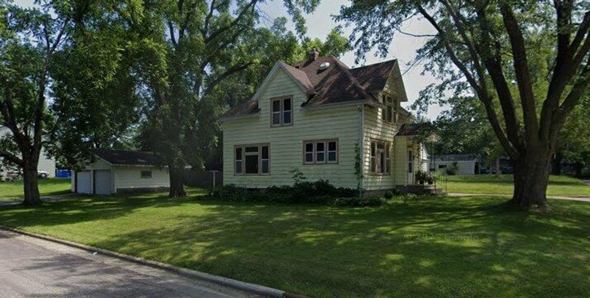 Owatonna House: 223 Highland Ave