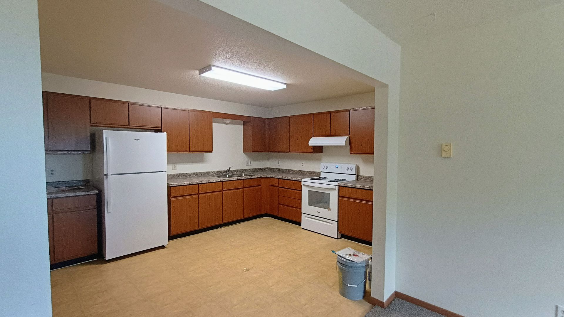 Montgomery Apartment: 488 N Welco Dr - 31