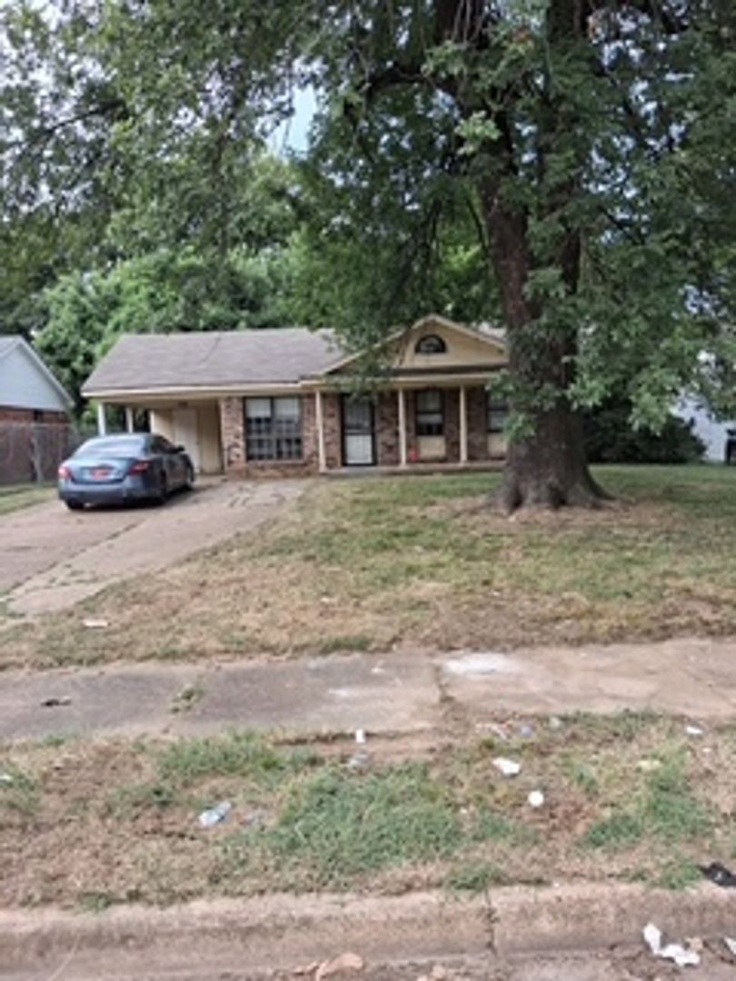 Memphis House: 3243 Benjestown Road