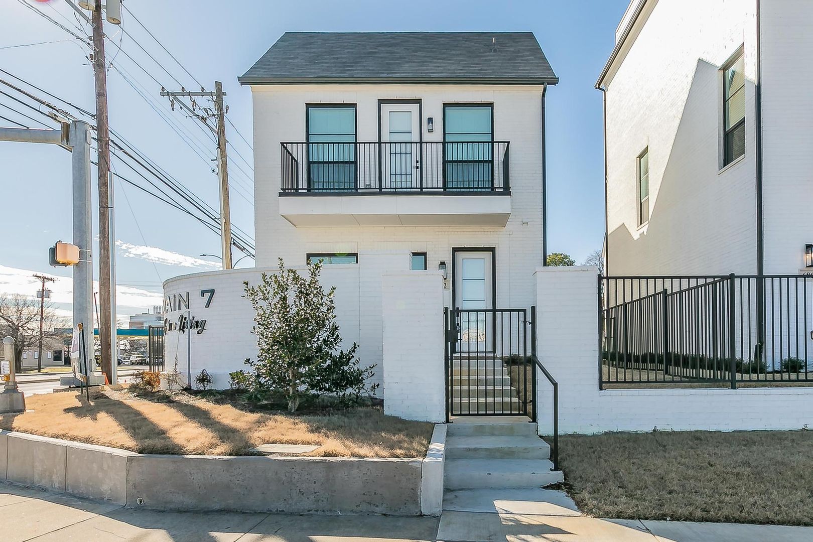 Arlington Townhome: 682 W Main Street
