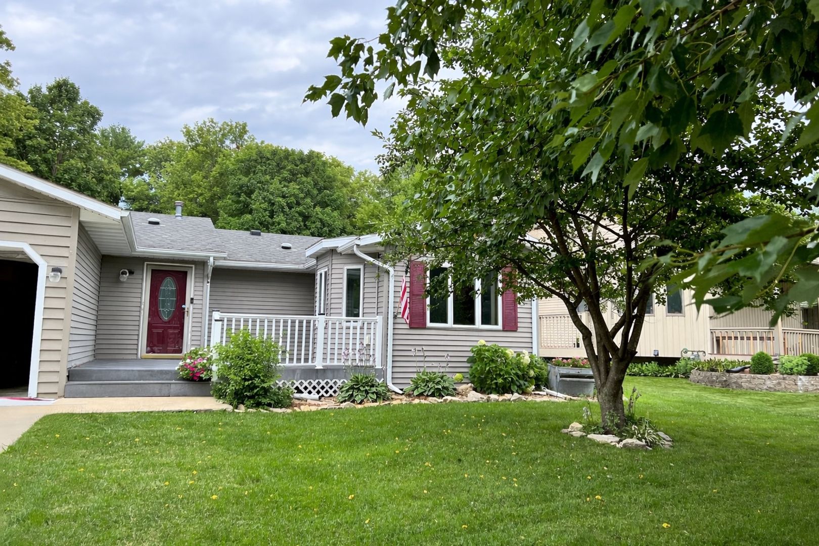 Rochester House: 490 43rd Ave. NW