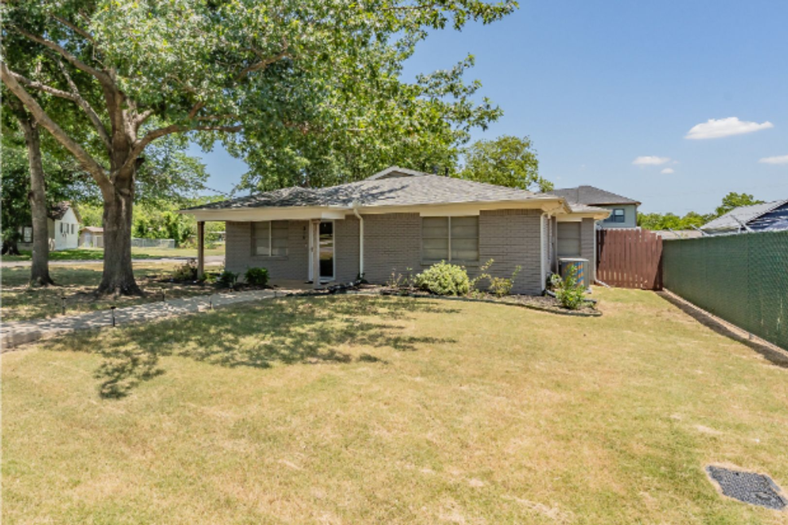Justin House: 316 W 3rd Street