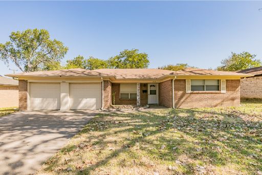 Large 3 bedroom, 2 bath home in N. Richland Hills! 7513 Maple Drive, N. Richland Hills, TX 76180 – photo 1