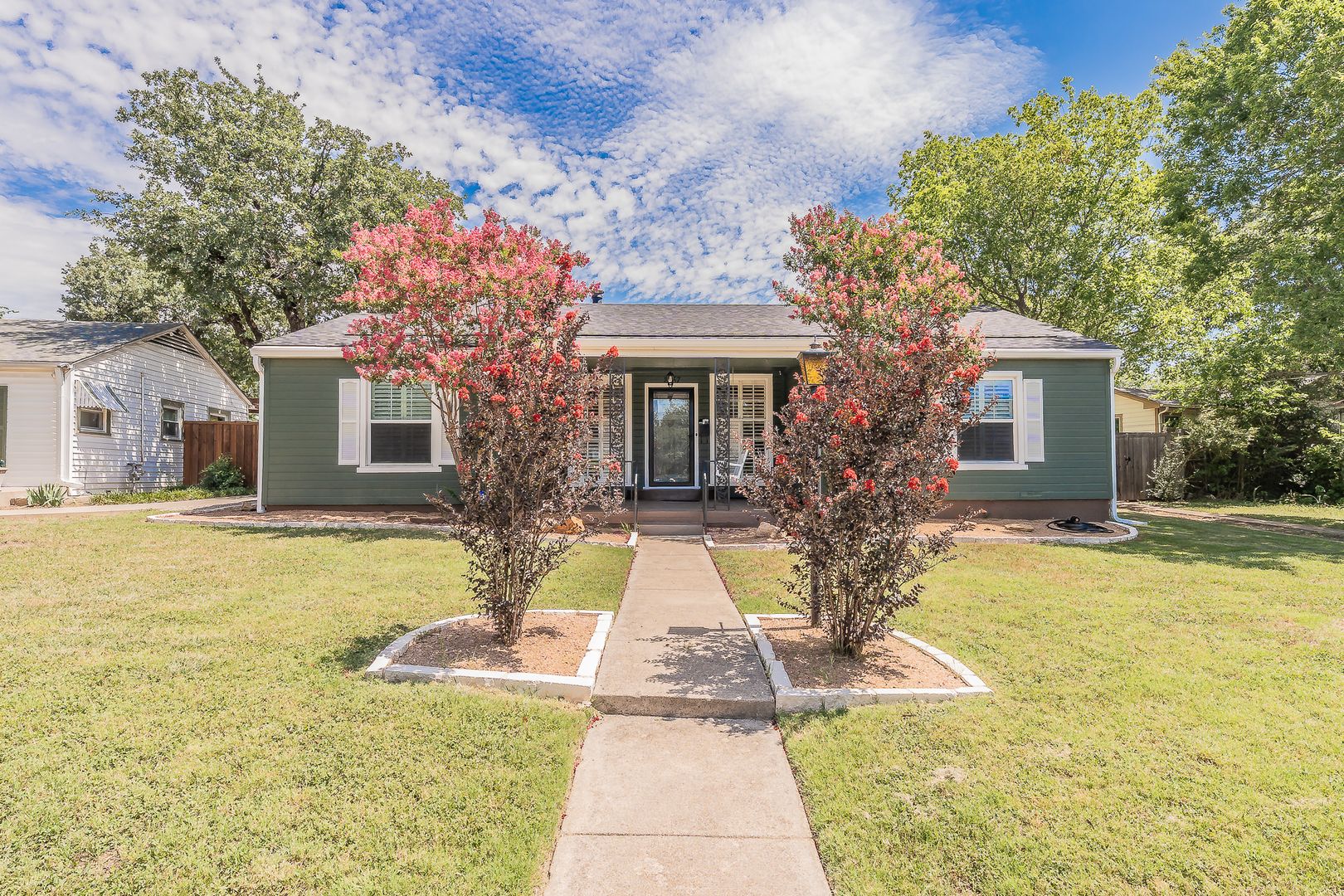 Fort Worth House: 2157 W Lotus Ave