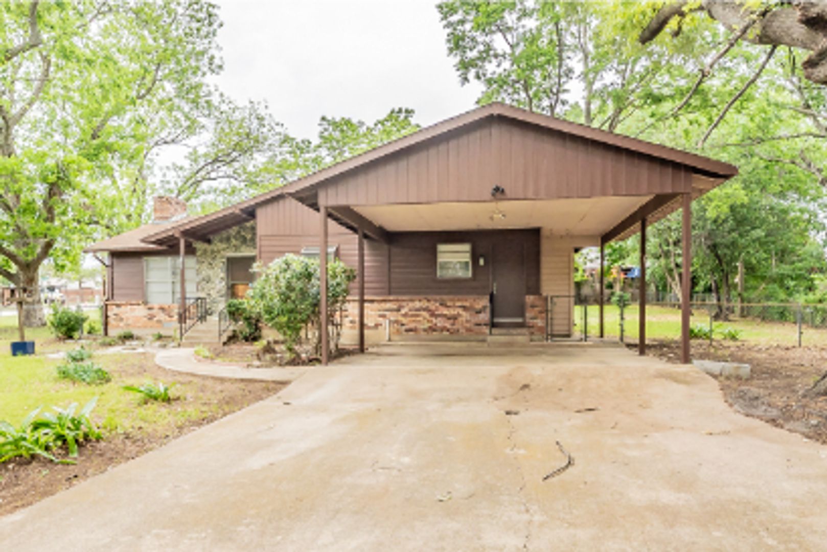 Grapevine House: 1344 Mulholland Drive