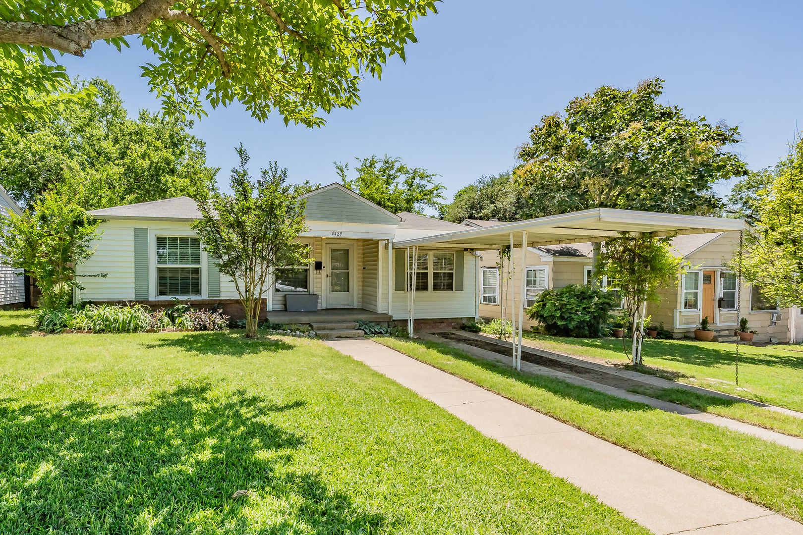 Fort Worth House: 4429 Donnelly Avenue