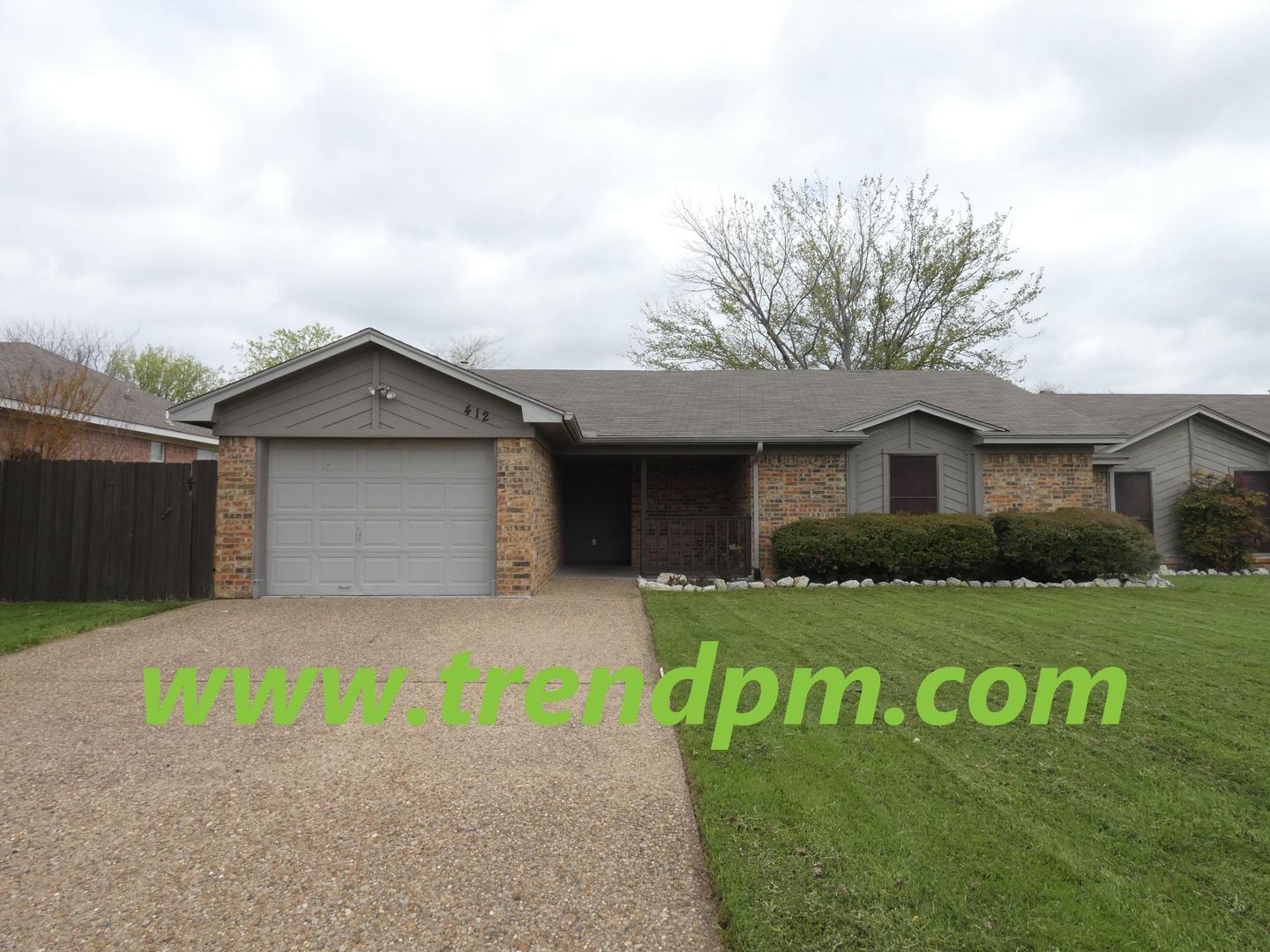 Saginaw Townhome: 412 Asbury Dr.