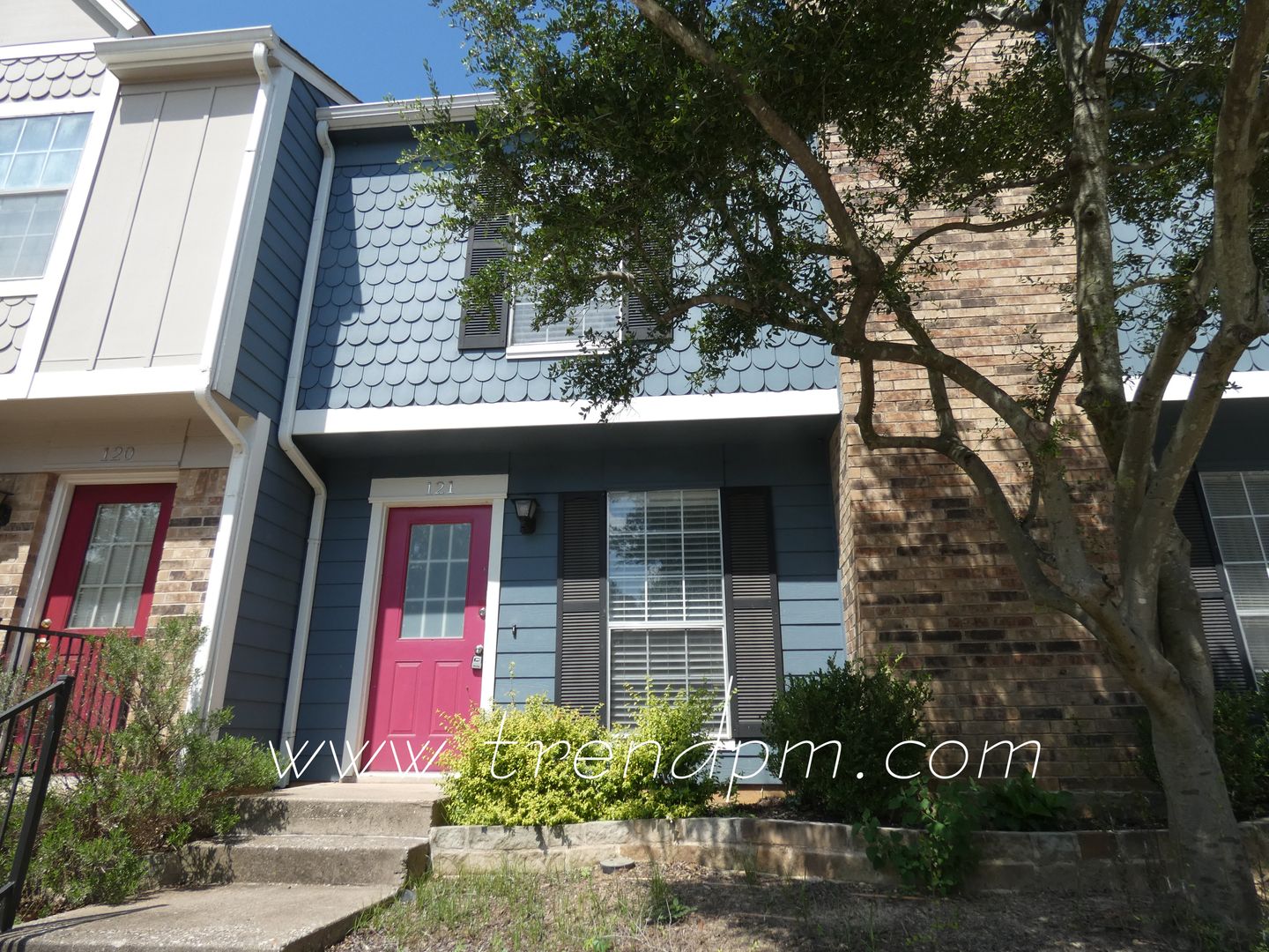 Euless Townhome: 121 Surrey Lane
