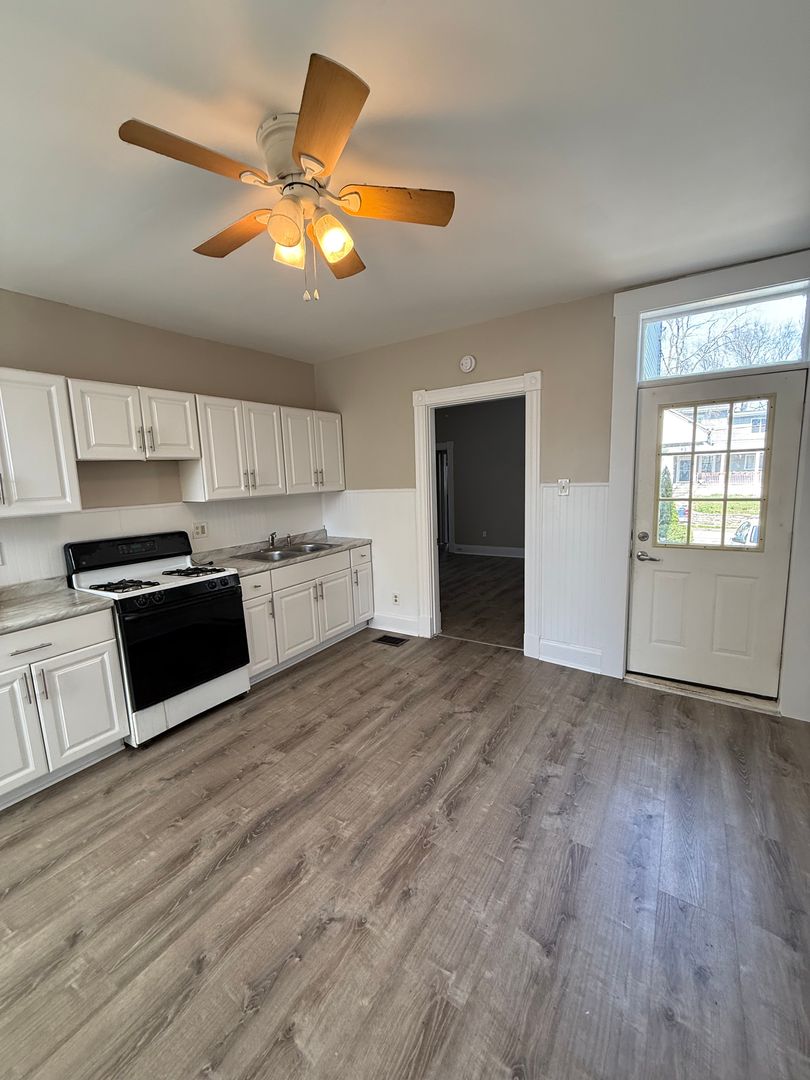 Norwood Apartment: 1911 Elm Ave