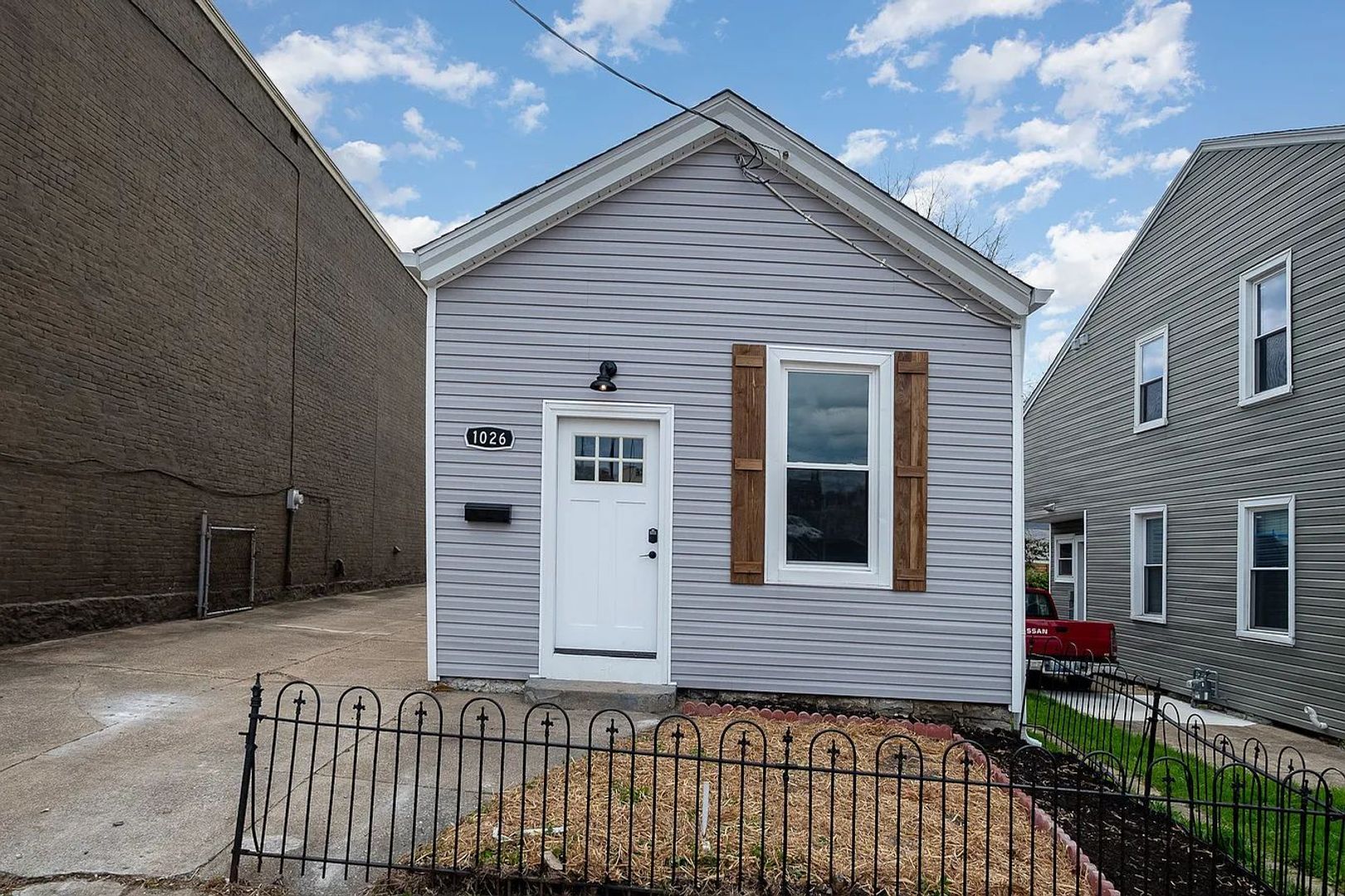 Newport House: 1026 Orchard St.