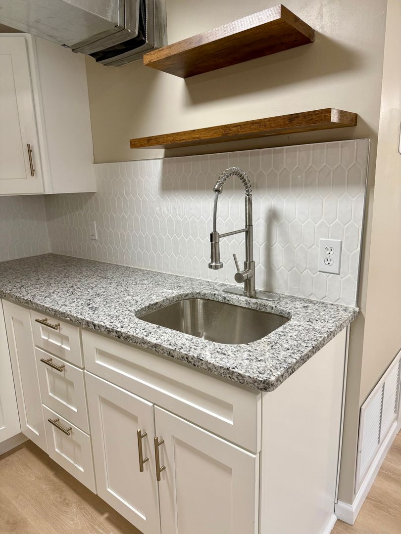 Cincinnati Apartment: 2582 W. McMicken