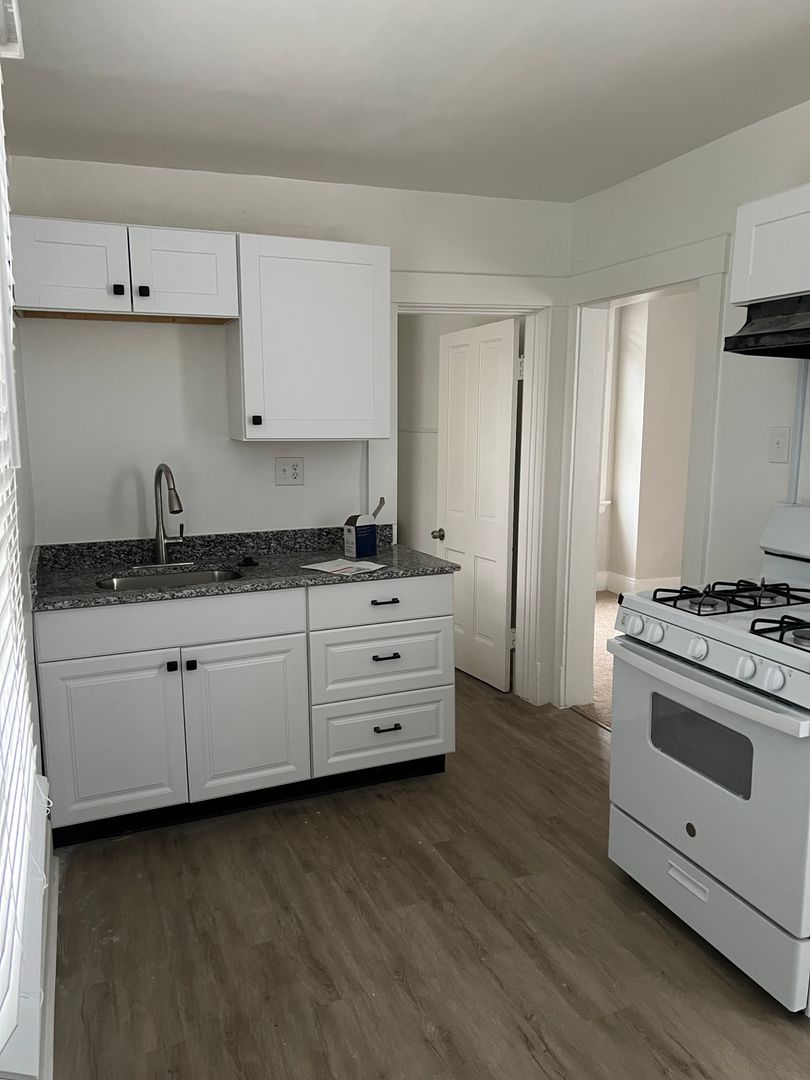 Norwood Apartment: 1911 Elm Ave