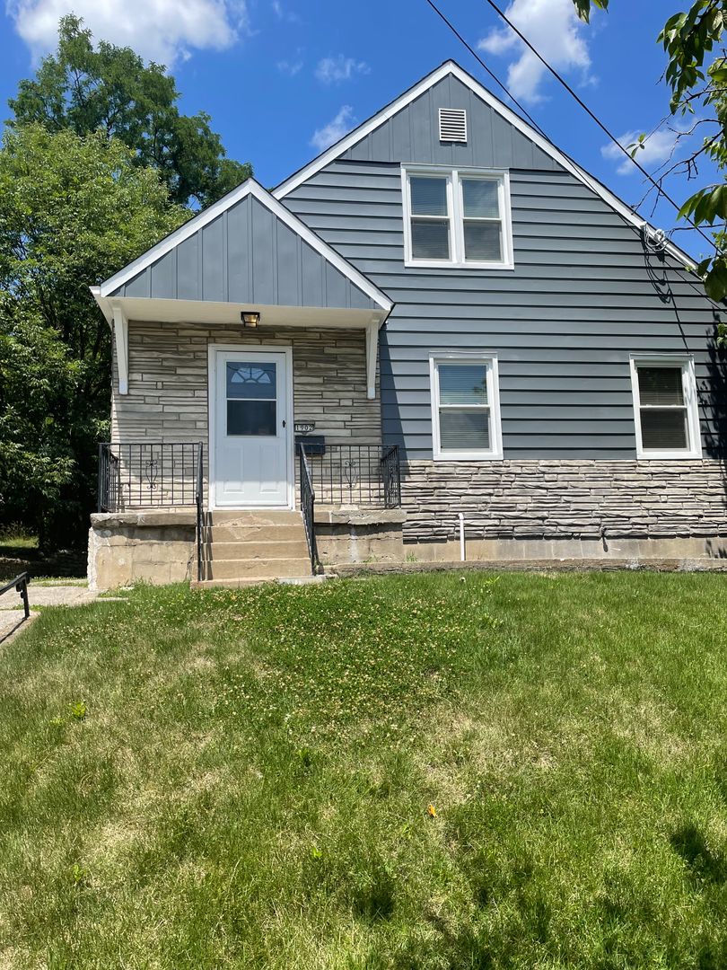 Cincinnati House: 1902 Ashbrook Dr