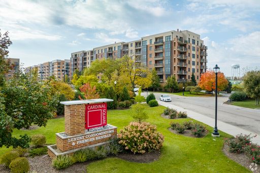 1 Bedroom, 1 Bath, Den – photo 1