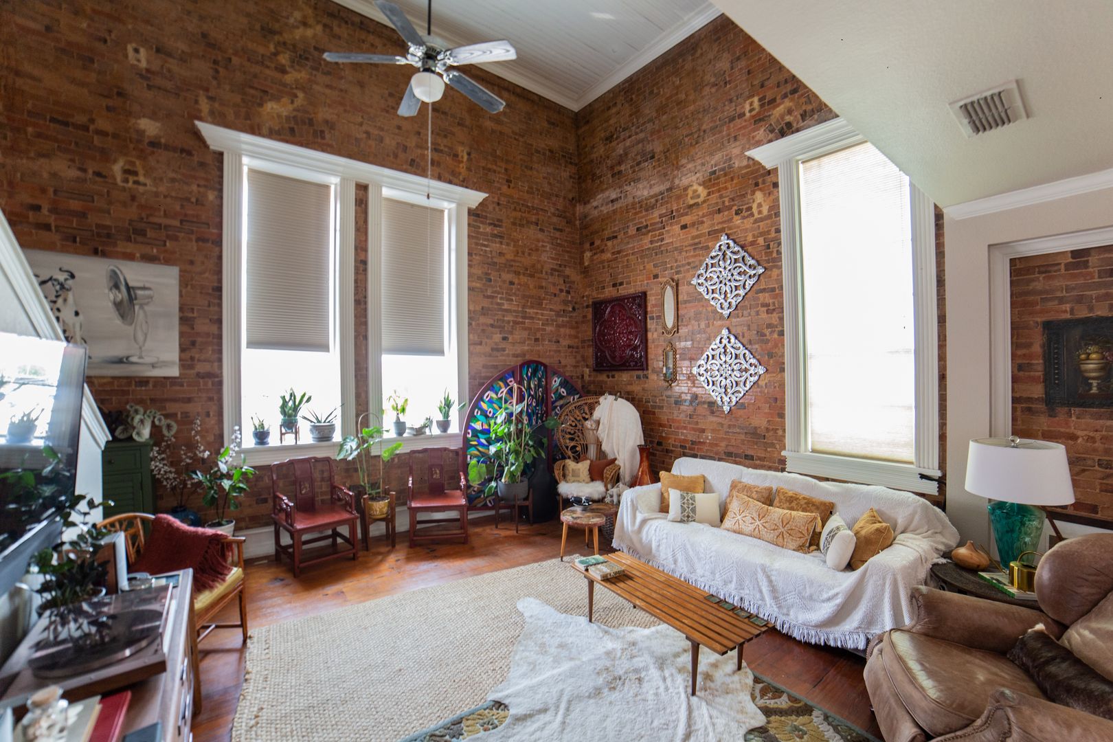 Denton Apartment: 103-109 East Oak St.