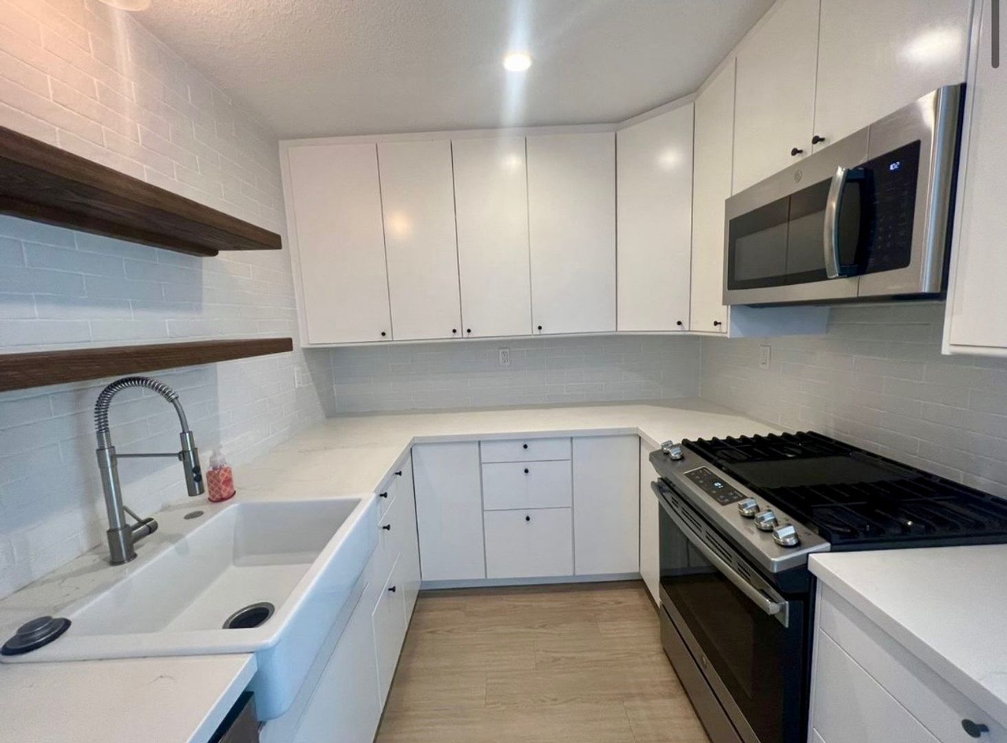 San Clemente Apartment: 231 W Canada