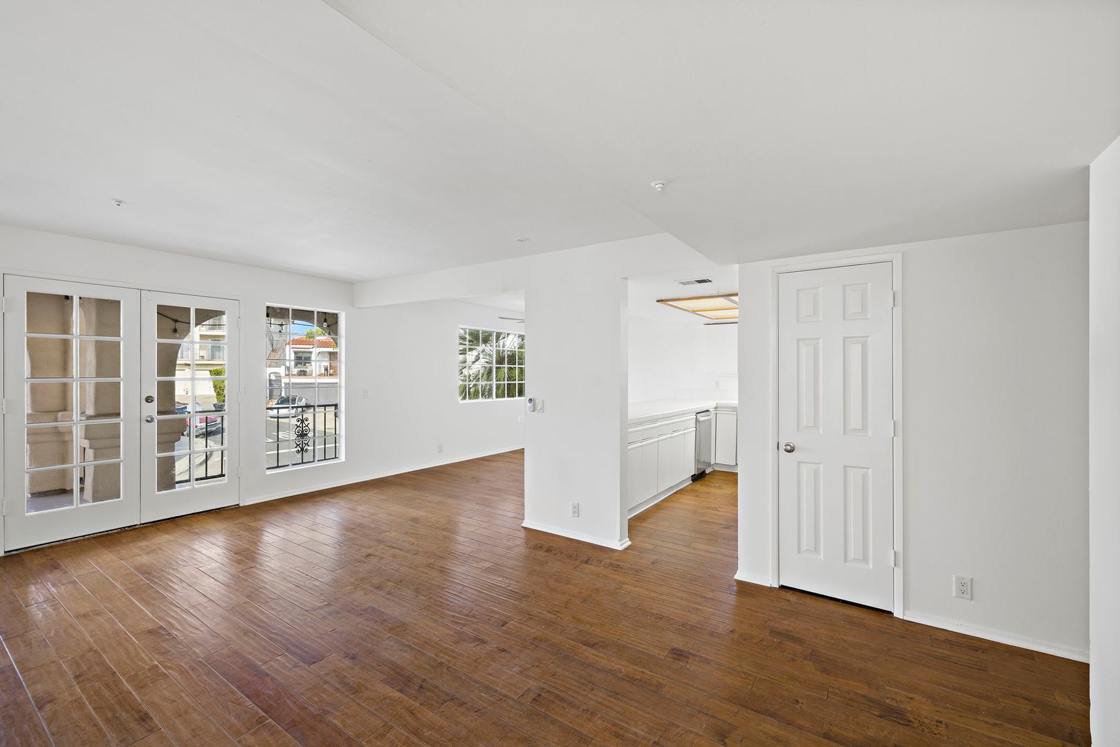 San Clemente Apartment: 501 Avenida Victoria