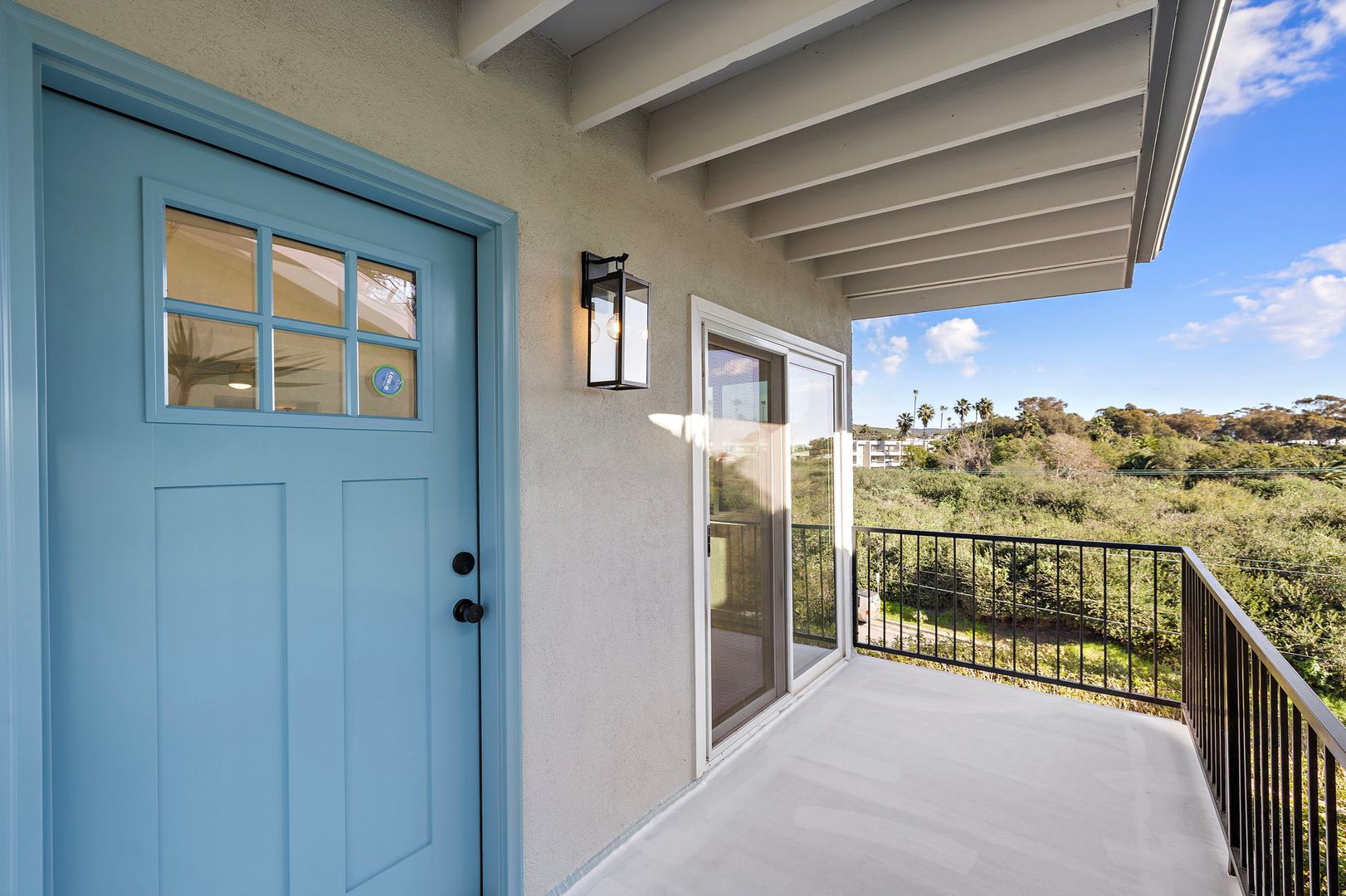 San Clemente Apartment: 213 Avenida Lobeiro