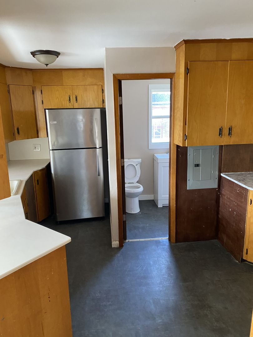 Cohoes Apartment: 27 Olmstead Street Unit 2