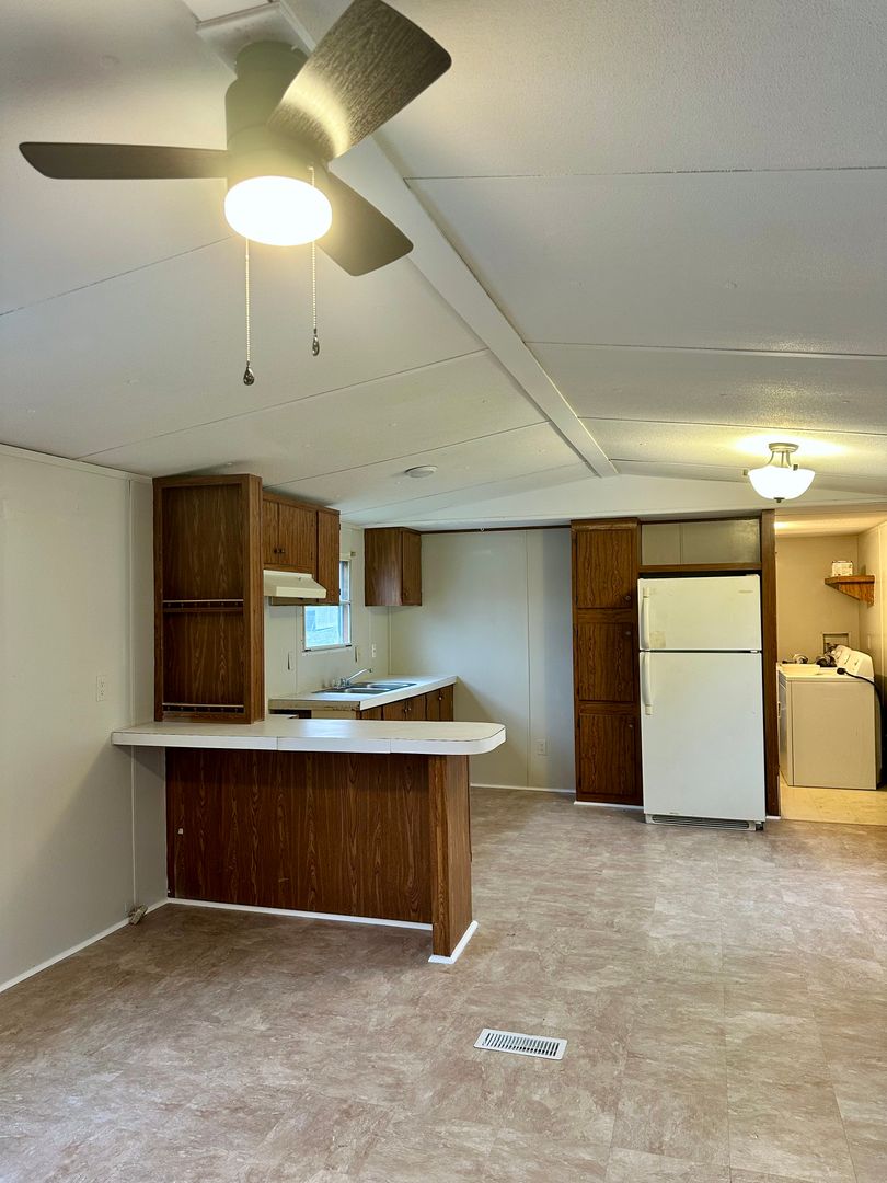 Bloomington Apartment: 1709 W 8th Street