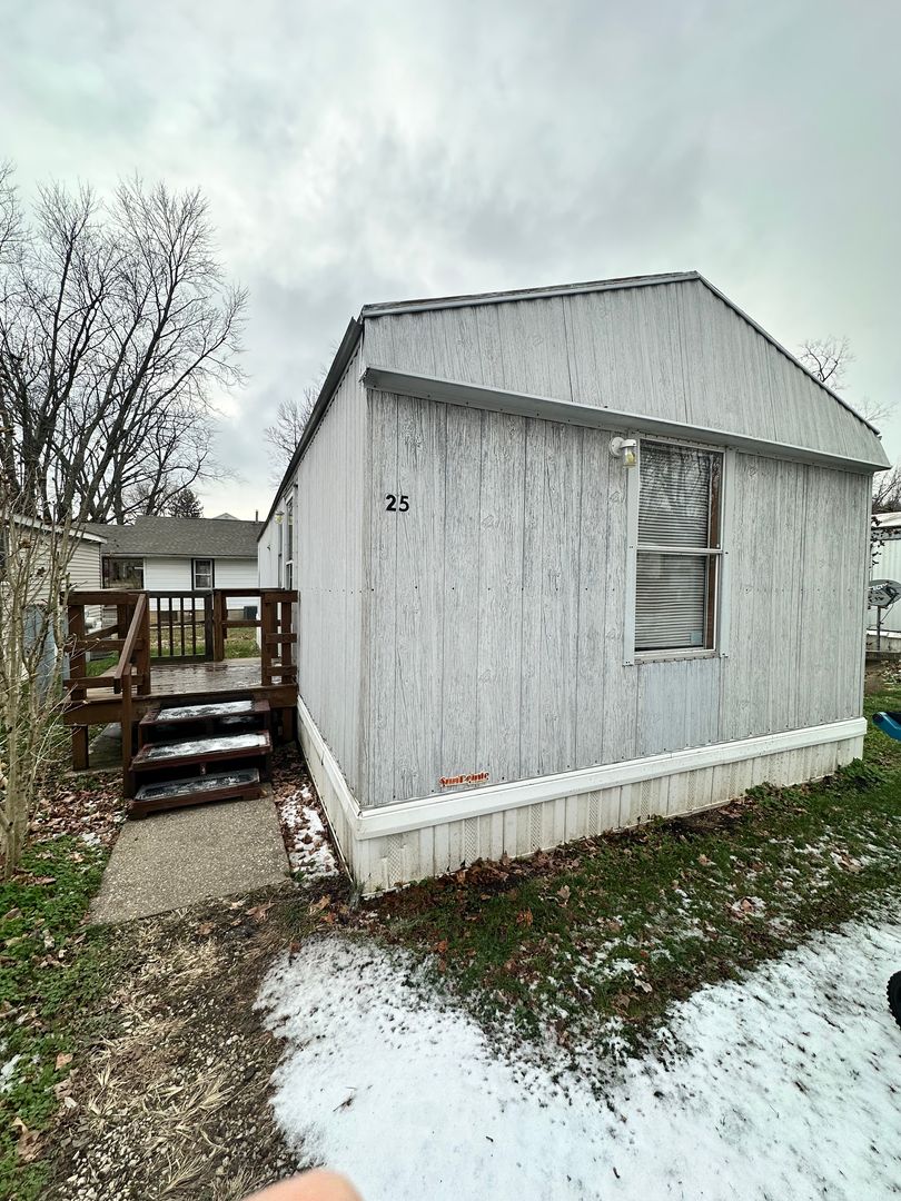 Bloomington Apartment: 215 N Johnson Ave