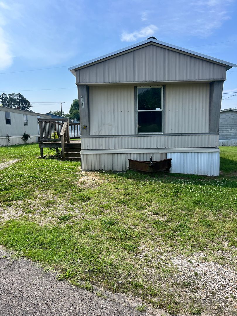 Millington Apartment: 8393 US-51