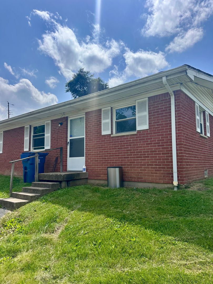 Bloomington Apartment: 1709 W 8th Street