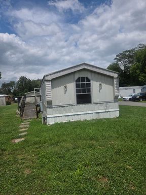 Beautiful Handyman Special Available Now – Corryton, TN! – photo 1