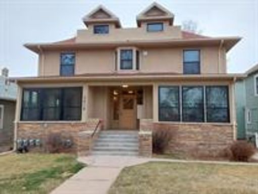 Remodeled Two Bedroom in a Secure Building – photo 1