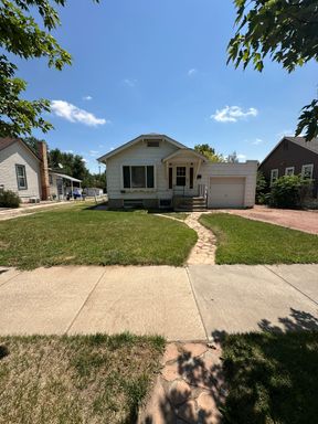 MOVE IN SPECIAL $400 off of the 2nd months rent 2 bedroom Basement Apartment – photo 1