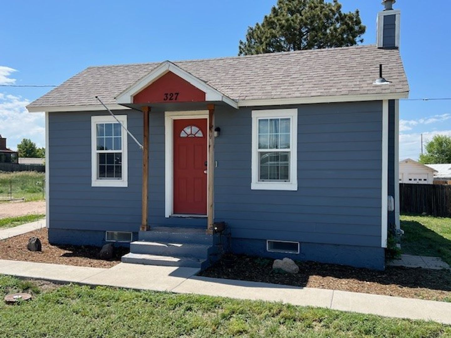 La Salle House: 327 S 2nd St