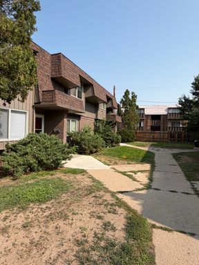 Great central location townhome style – photo 1