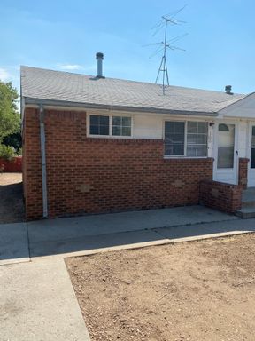 Affordable 2 bedroom duplex avail NOW – photo 1