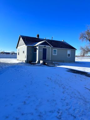 Beautiful 2 bedroom home avail NOW in the country. – photo 1