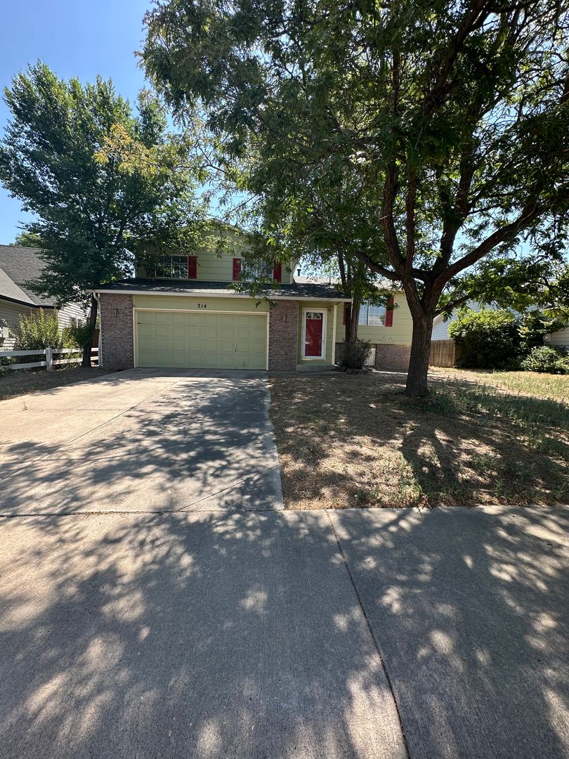 Greeley House: 314 N 49th Ave Ct