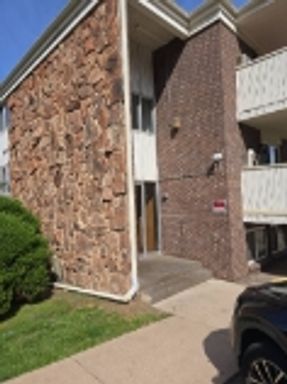 Spacious 1 Bedroom in Secure Downtown Building – photo 1