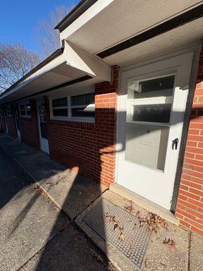 Cozy 1BR/1BA apartment — $825/month – photo 1