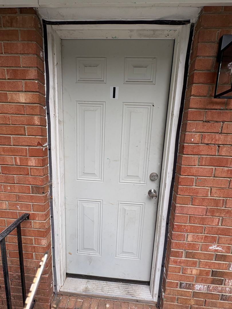 Greensboro Apartment: 803 Oak St.