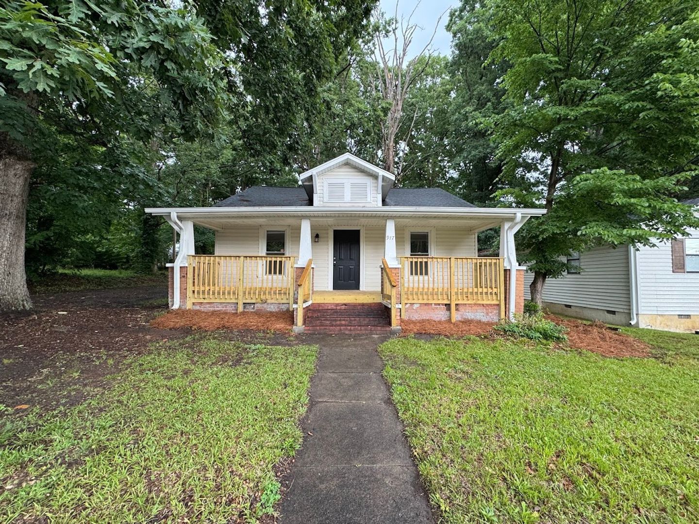 High Point House: 917 E Dayton Ave.