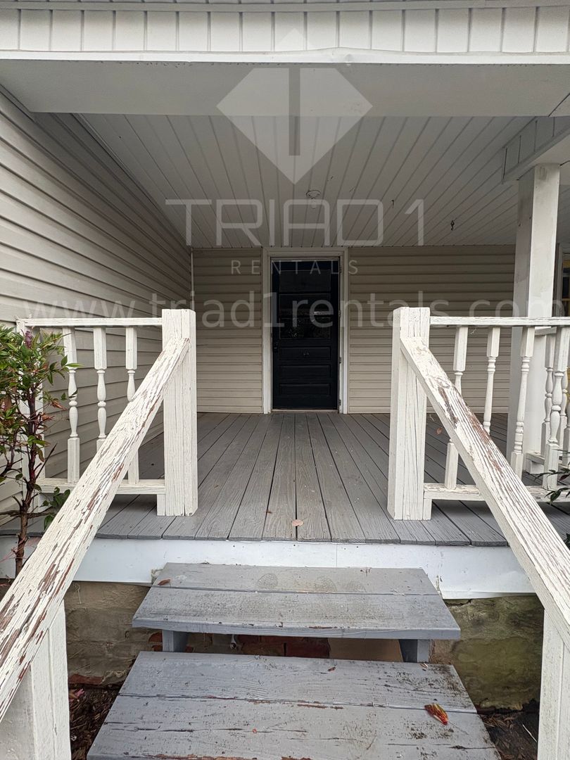 Winston- Salem Apartment: 2423 Patria St.