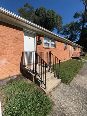 2bed/1bath $895 GSO! – photo 1