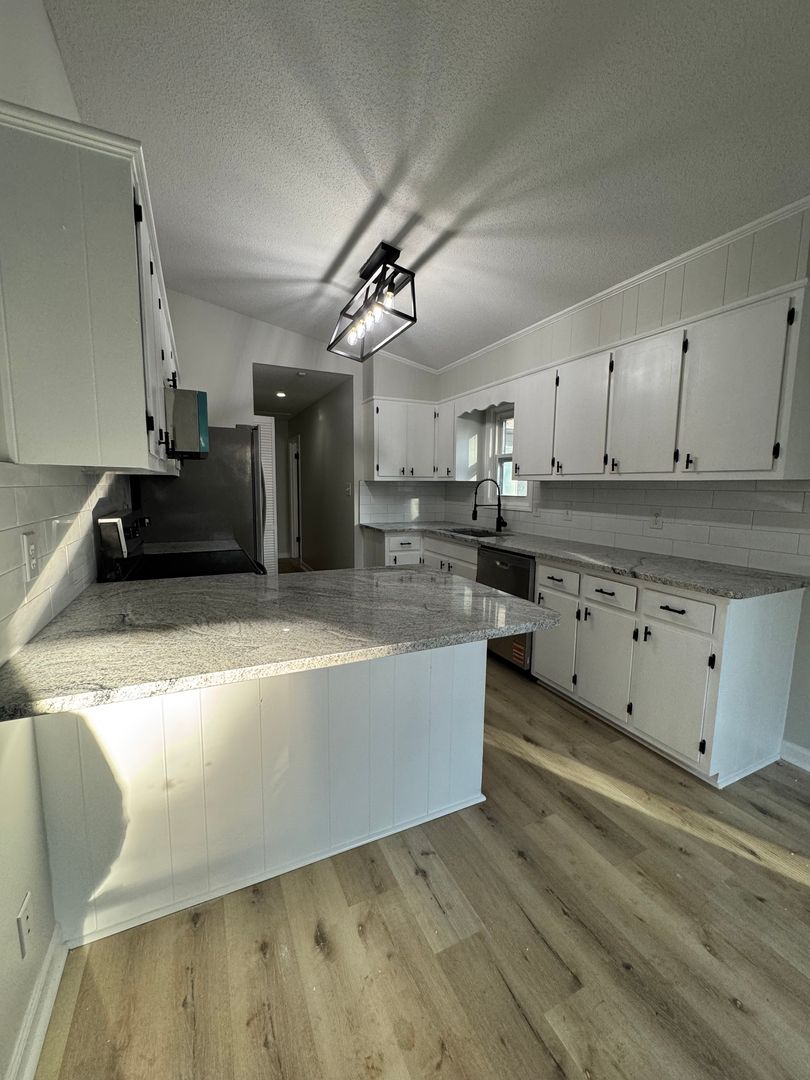 Greensboro House: 1809 Pisgah Church Rd