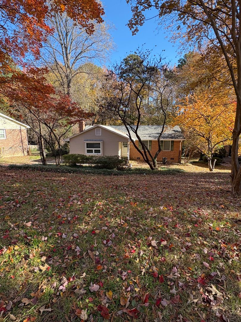 Greensboro House: 5204 Bayberry ln