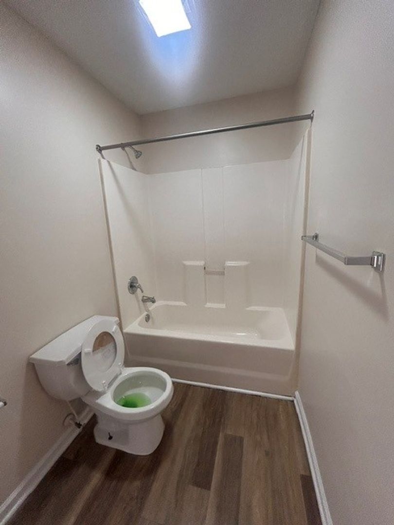 Greensboro Apartment: 906 Howard St