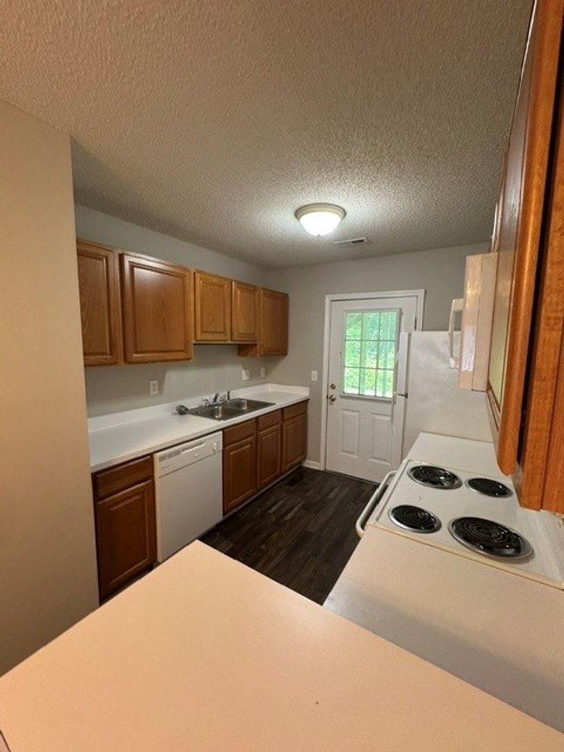 819 -1A Belmont Dr - AK 4 of 12
