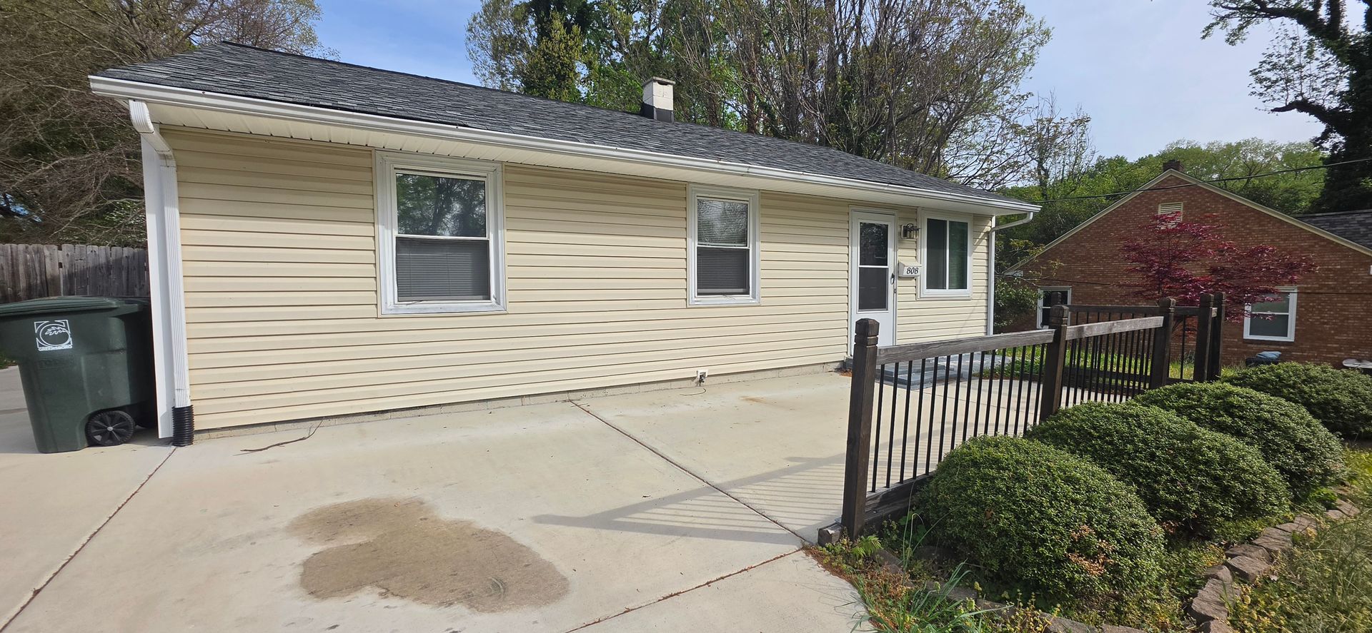 Greensboro House: 808 Idlewood Drive
