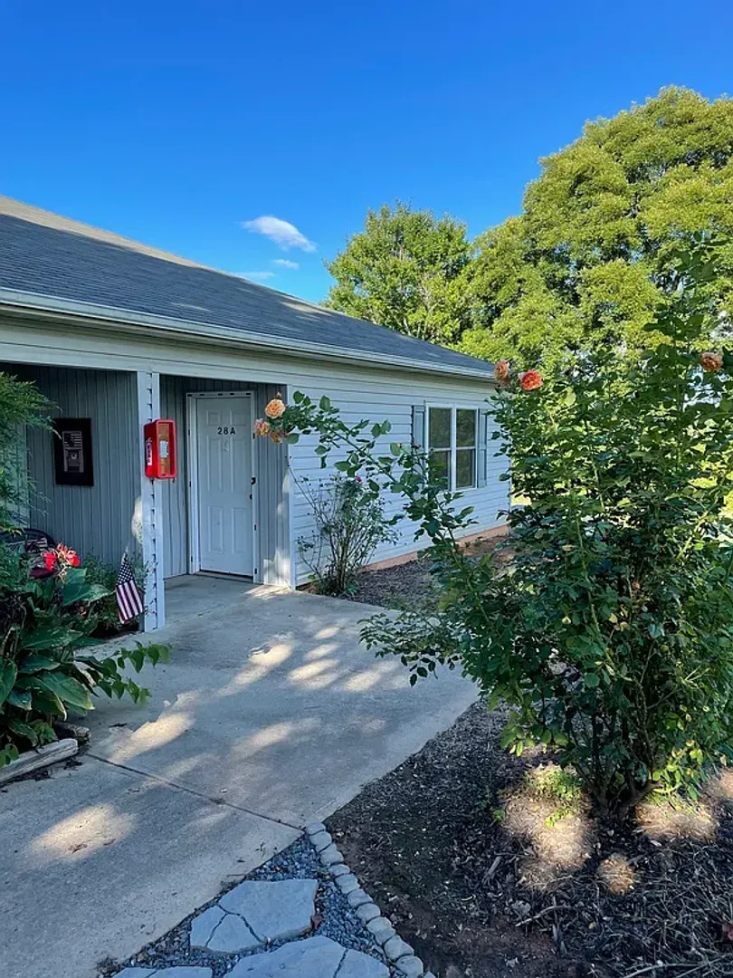 Boonville Apartment: 518 W Main St