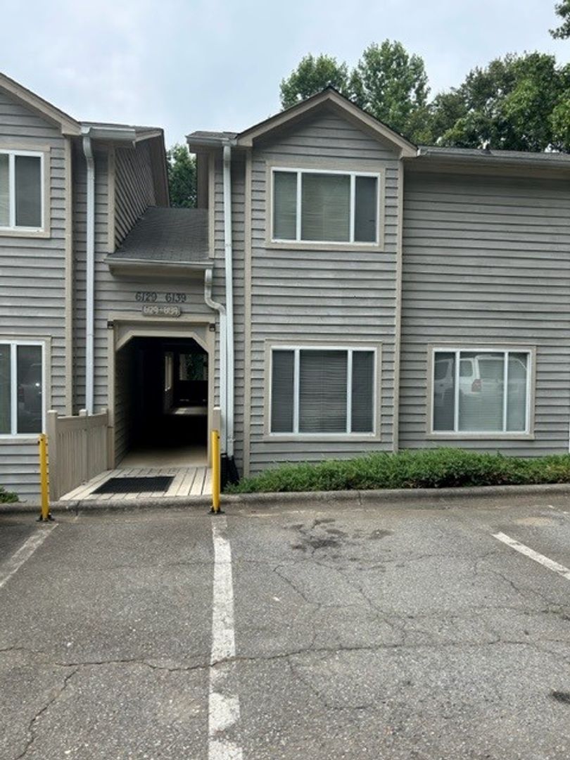Winston Salem Condo: 6131 Old Plank Rd
